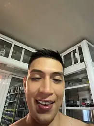 OliverWest04 xem trước webcam